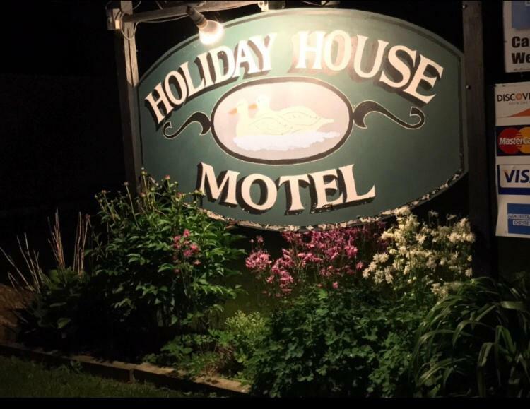 Hillsdale Holiday House Motel מראה חיצוני תמונה